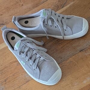 Cariuma OCA Low Cloud Grey Suede Sneakers